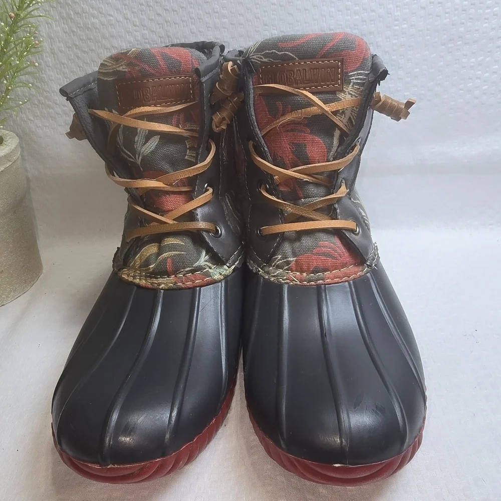 GLOBAL WIN DUCK BOOTS RED AND GRAY WITH LOBSTERS COASTAL WOMENS SIZE 6
